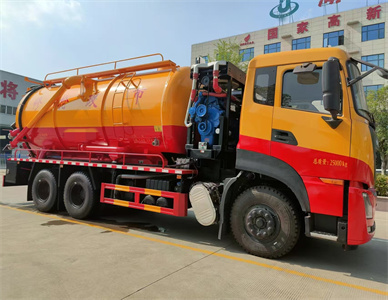 东风天龙22立方清洗吸污车 (2).jpg