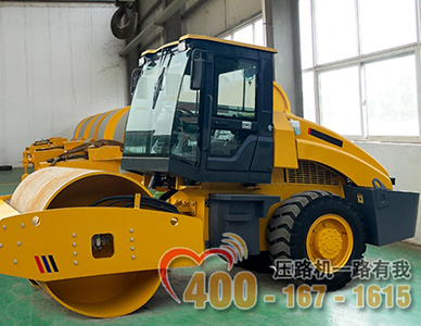 10吨振动压路机.jpg