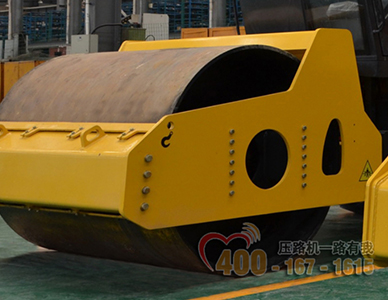 SL12TZ型拖式振动压路机.jpg